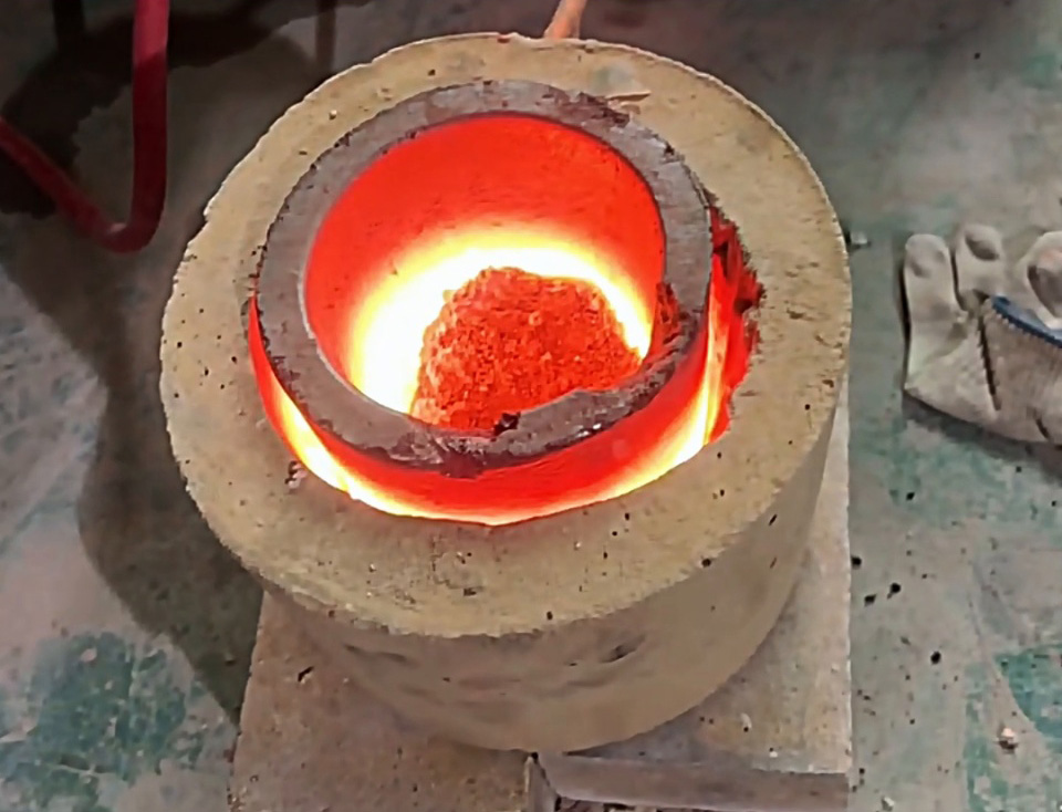 廢銅熔煉新標杆：海瑞拓中頻熔煉爐，高效環保雙在線(圖2)