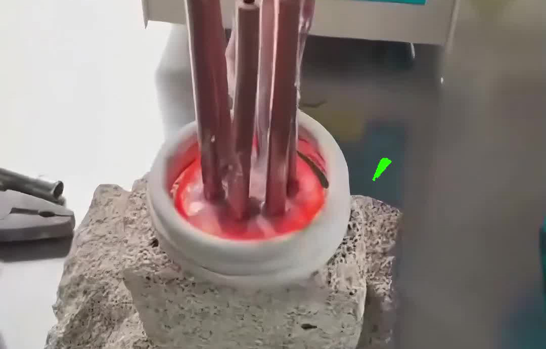 高頻焊接機多銅管同步焊，幾秒搞定一批，每道焊口都一